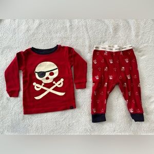 🔥3 for $10🔥 GAP 6-12 month two piece pirate pajamas 🏴‍☠️